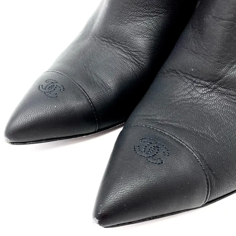 Chanel Black Boots w LOGO Pointed Toe Chain Detail 38.5 AUTHENTIC box included
